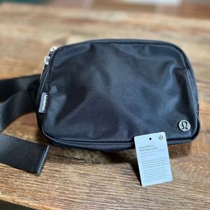 Lululemon Everywhere belt bag Large